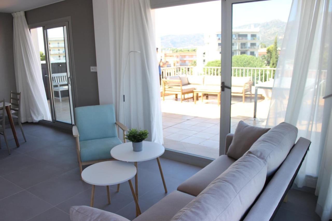 Beautiful Loft, Huge Sunny Terrace, View Over The Beach And Sea Росас Экстерьер фото