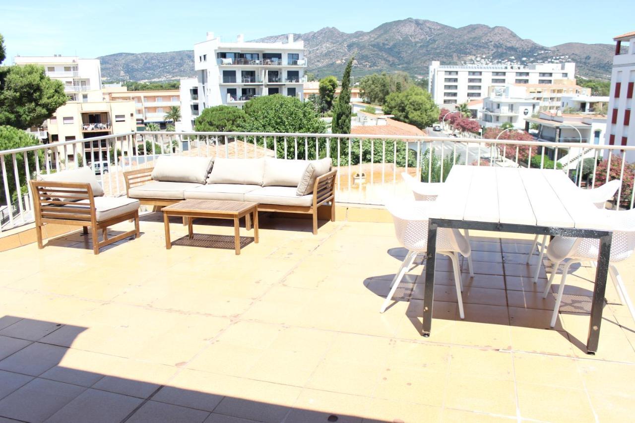 Beautiful Loft, Huge Sunny Terrace, View Over The Beach And Sea Росас Экстерьер фото
