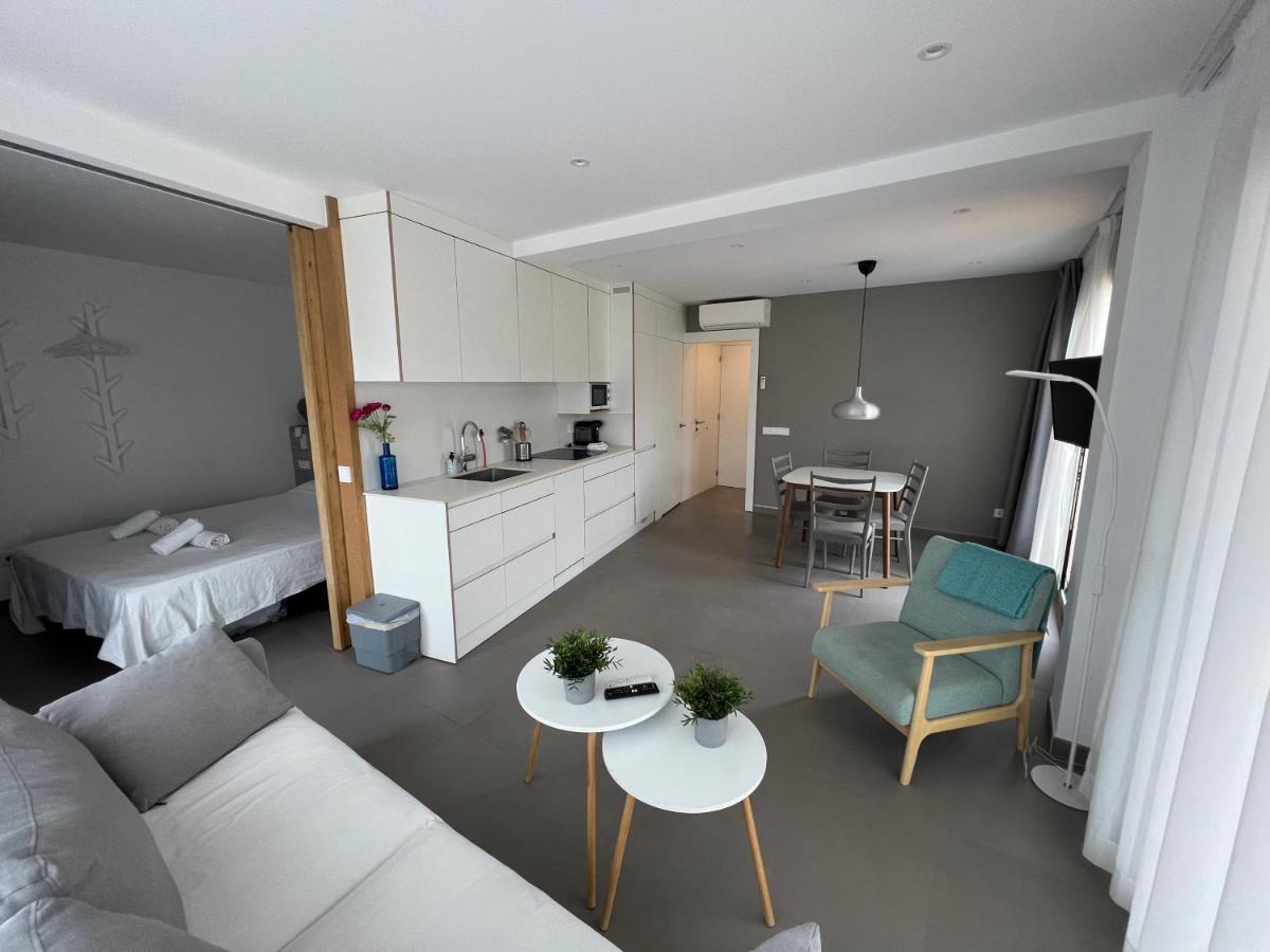 Beautiful Loft, Huge Sunny Terrace, View Over The Beach And Sea Росас Экстерьер фото